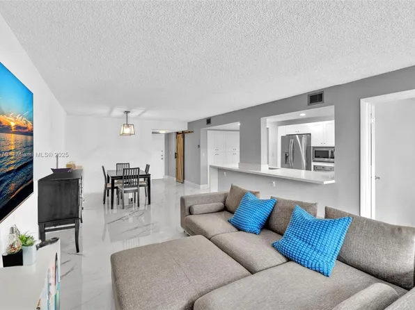 1000 Parkview Dr APT 329, Hallandale, FL 33009