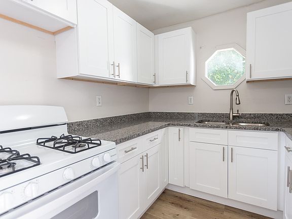 5th image of 510 E 10th St
