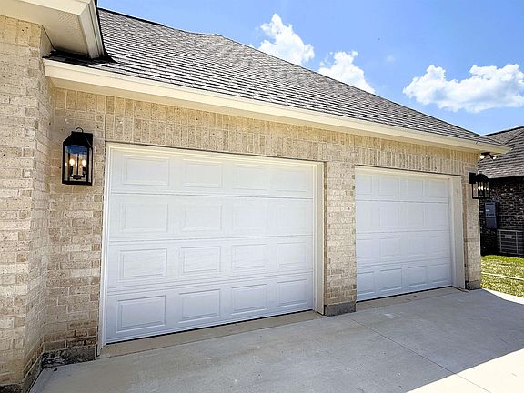 3rd image of 931 Mary Diane McCall Dr