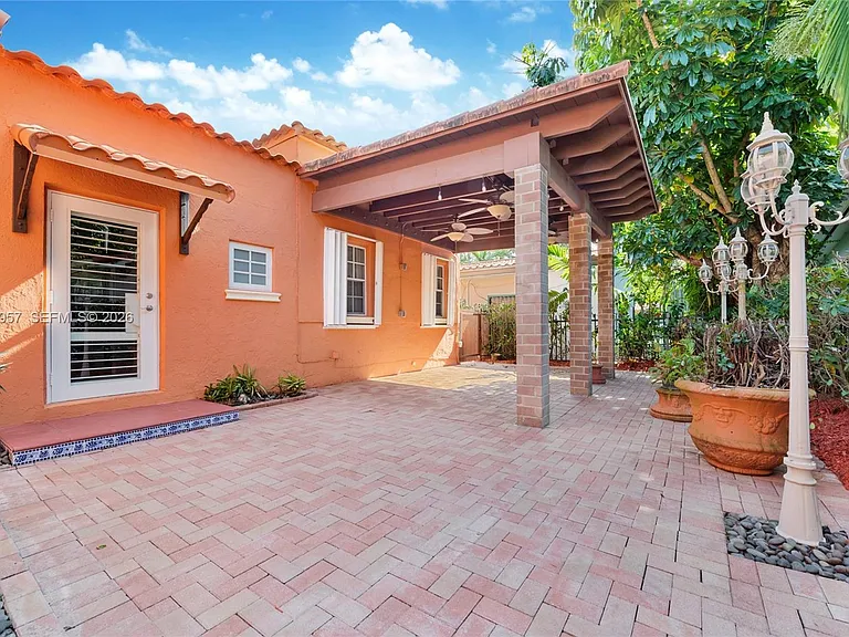 1110 Pizarro St — Photo 17