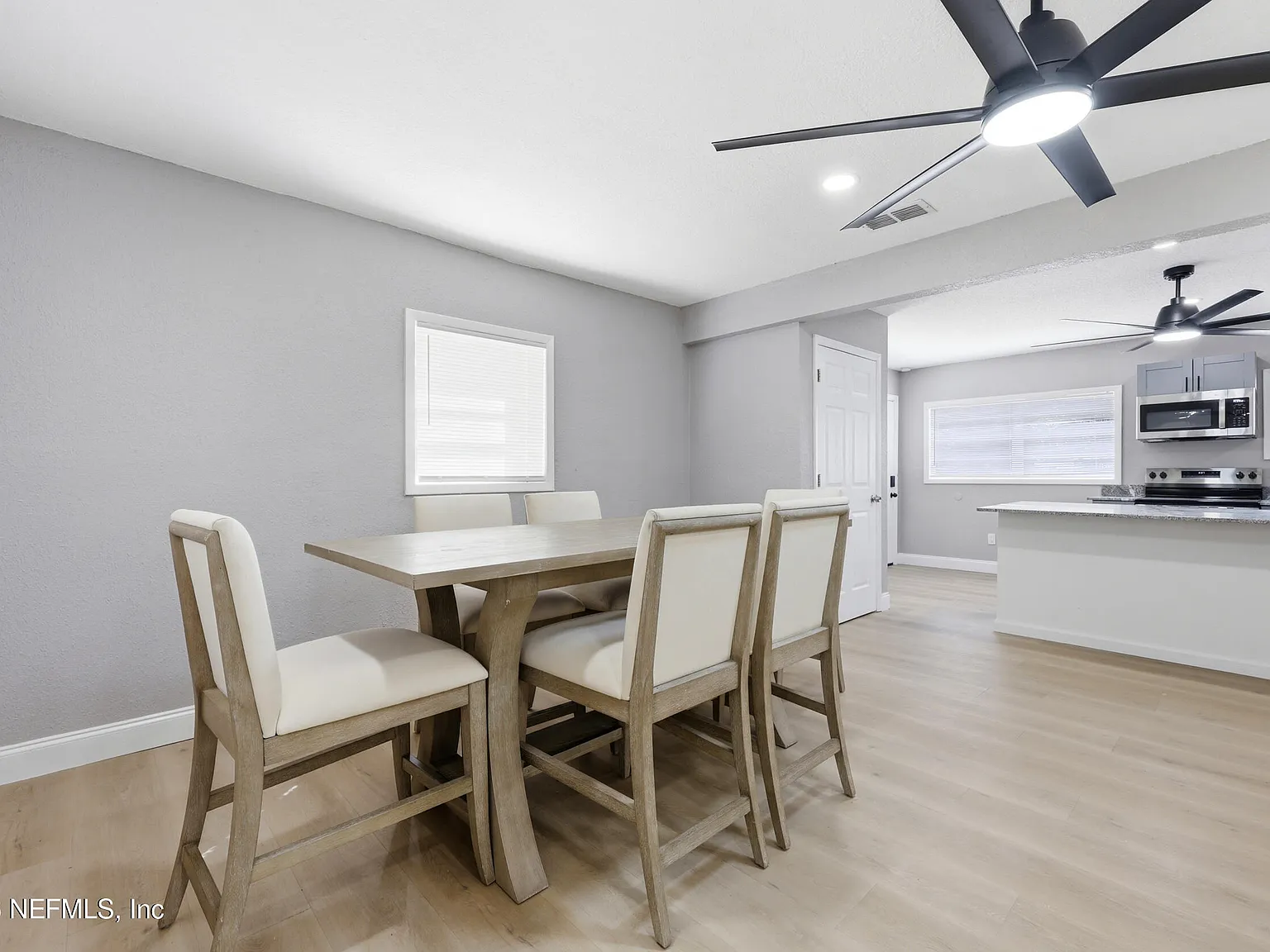 3 bed, 2.0 bath, 1400 sqft, $2,000 — Photo 4