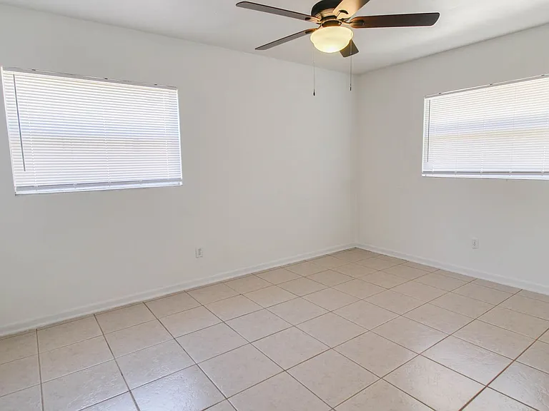 119 Krueger St — Photo 8
