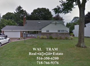 4 Arbor Rd, Roslyn Heights, NY 11577