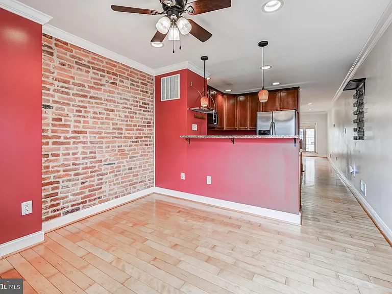 145 N Streeper St — Photo 13