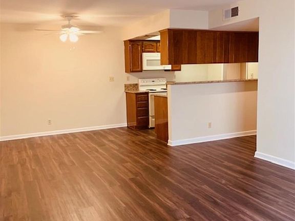 4th image of 2021 Peyton Ave #117