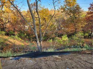 8140 Westlake Dr, Parkville, MO 64152