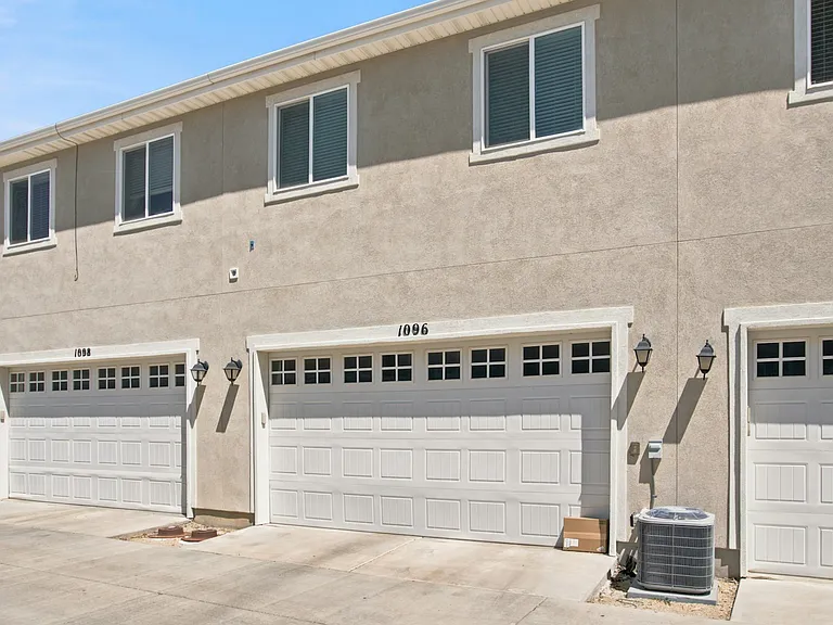 1096 W Emerald Pools Ln — Photo 14