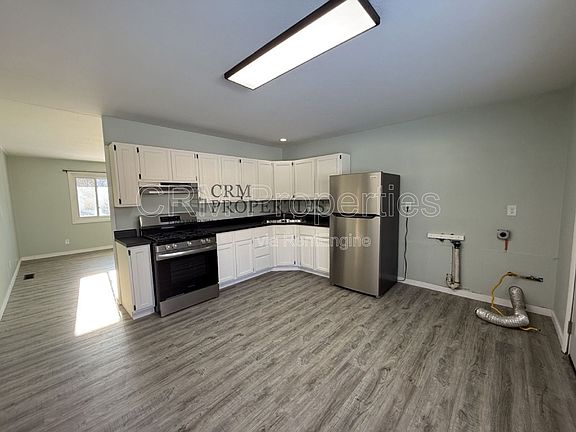 4th image of 806 Maumee Dr
