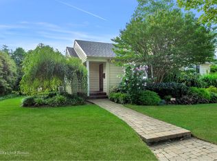 2 John St, Massapequa, NY 11758