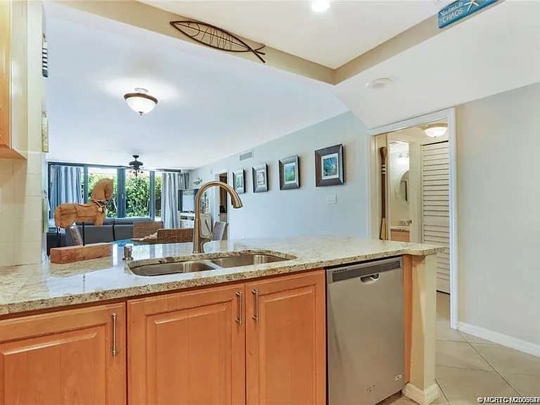 10600 S Ocean Dr #2 — Photo 11