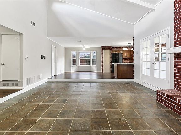 3rd image of 7233 Timberlane Dr