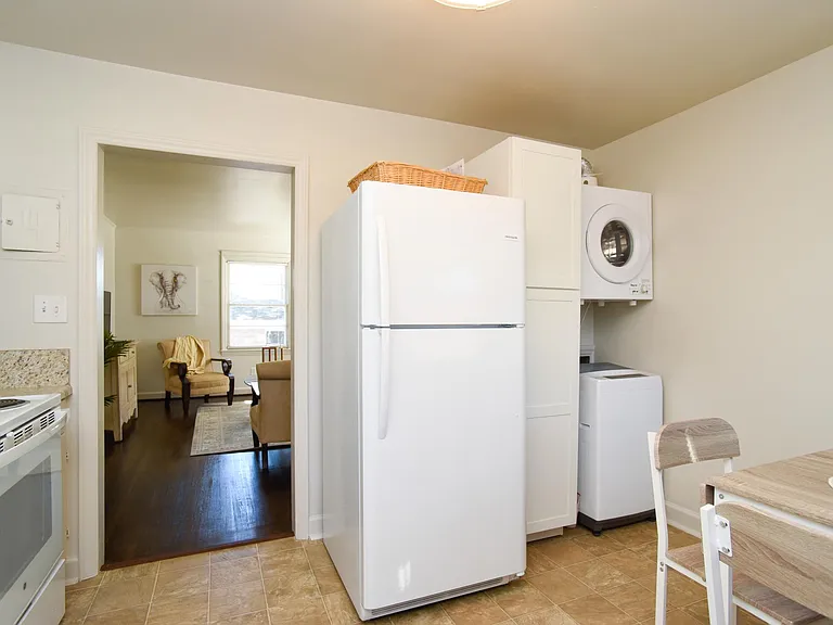 Kitchen w/laundry