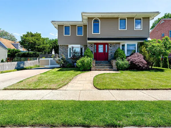 3 Grant Avenue, North Hempstead, NY 11507