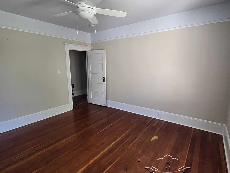 210 N Auburn St — Photo 30