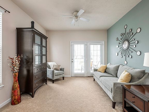 Living Room with Ceiling Fan - Hartshire Lakes