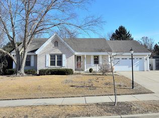 1931 Penhurst Way, Waukesha, WI 53186