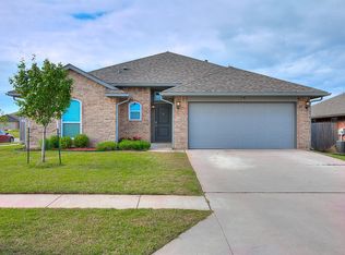 700 Manhattan Dr, Moore, OK 73160
