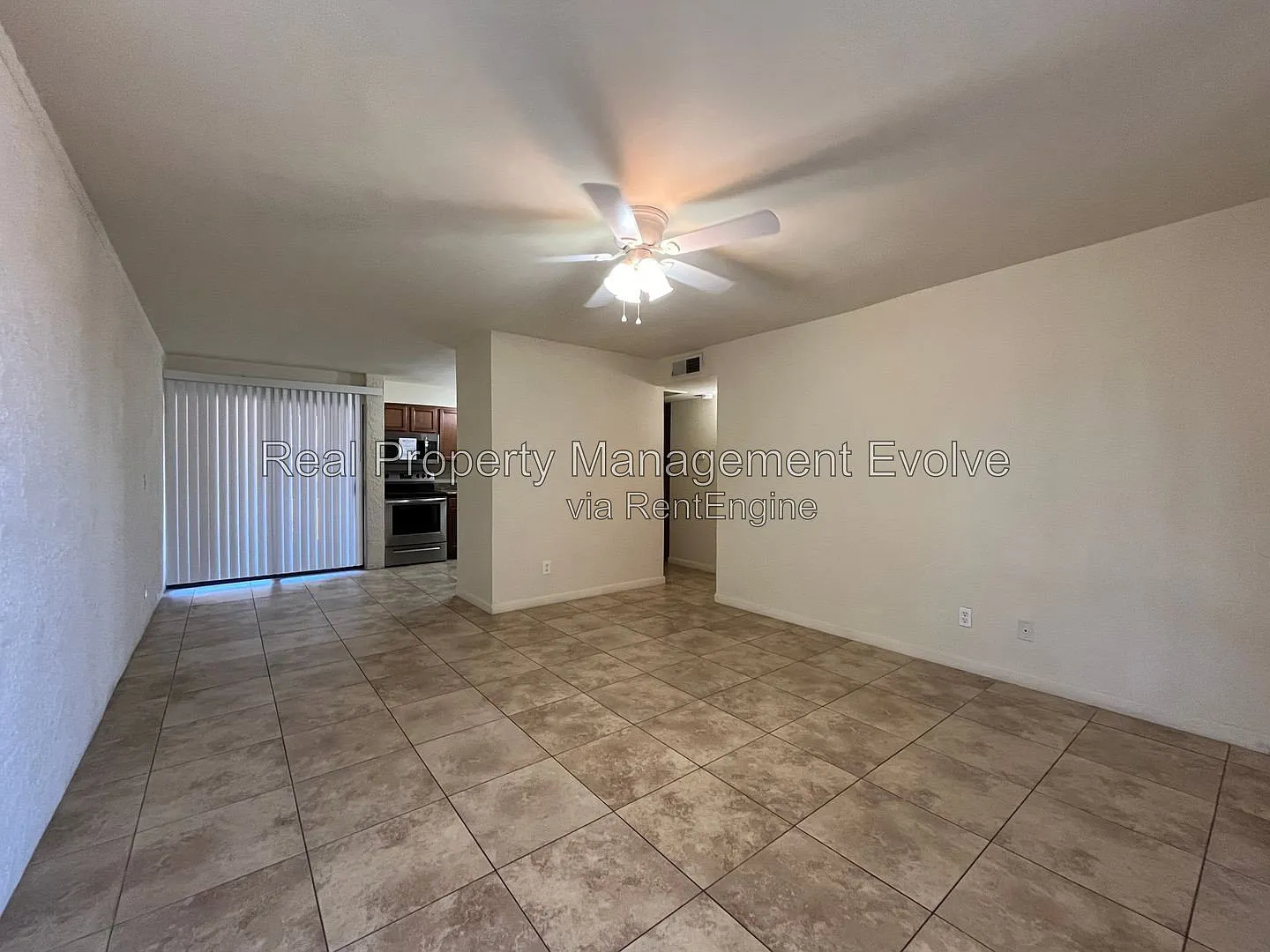 2 bed, 2.0 bath, 829 sqft, $1,299 — Photo 4