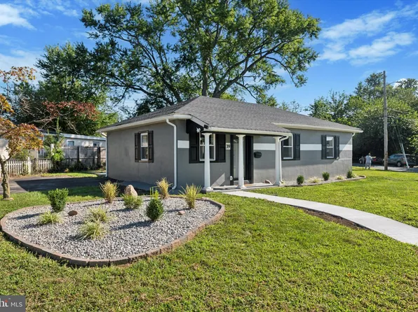 39 Memorial Dr, New Castle, DE 19720