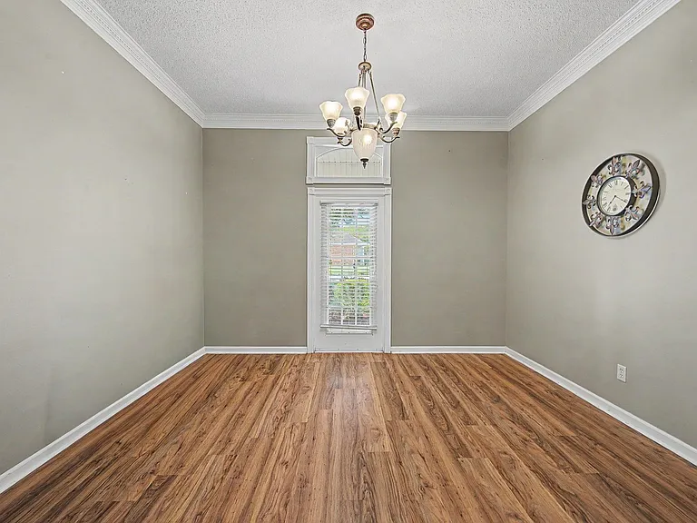 300 Cheyenne Dr — Photo 5