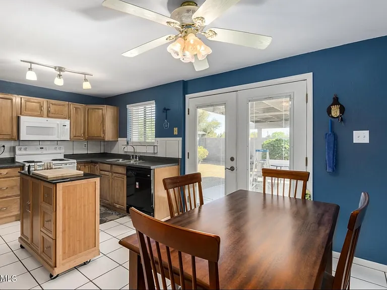 4405 N 71st Dr — Photo 2