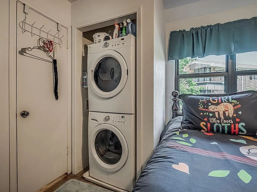 1st image of 227 S Home Ave APT 611