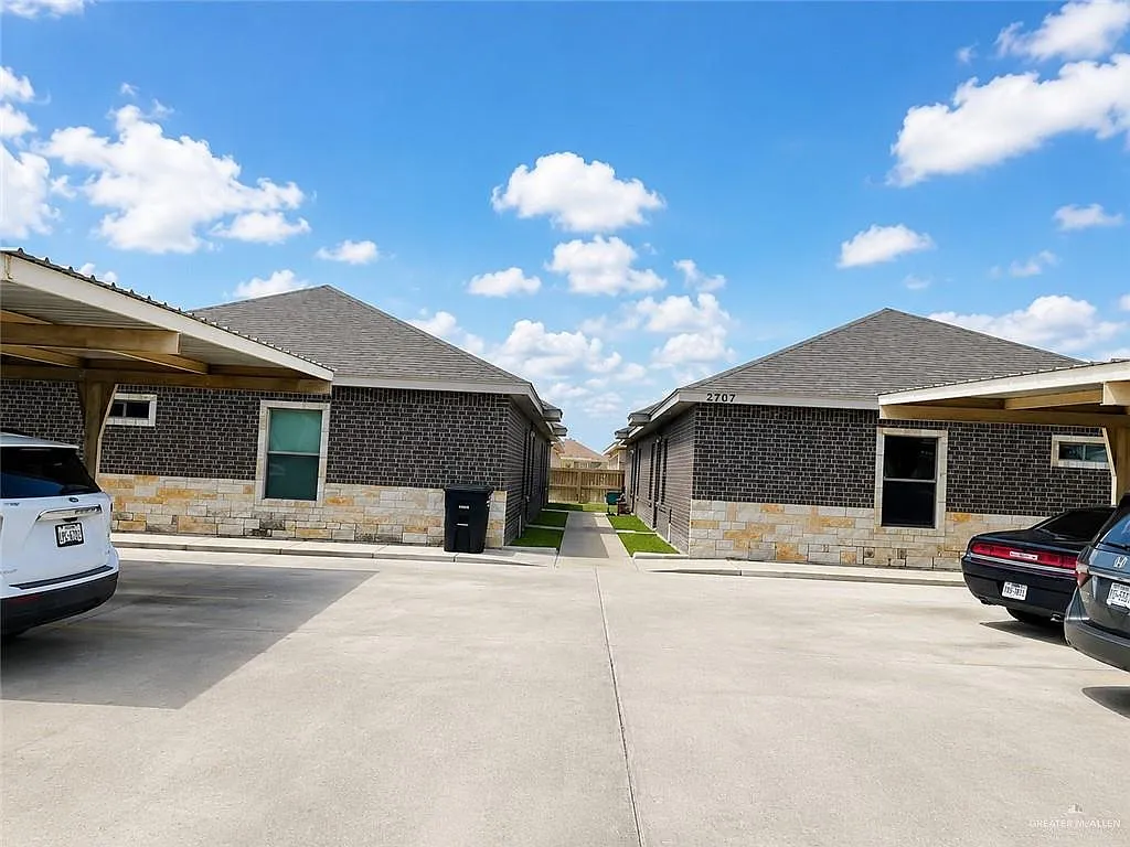 3 bed, 2.0 bath, 1022 sqft, $1,100 — Photo 1