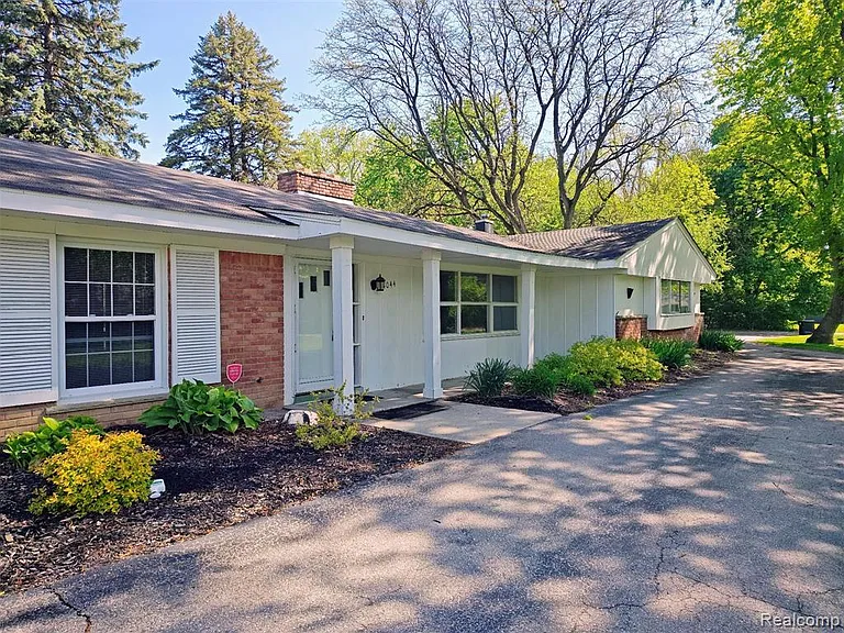 4044 Country Club Dr — Photo 2