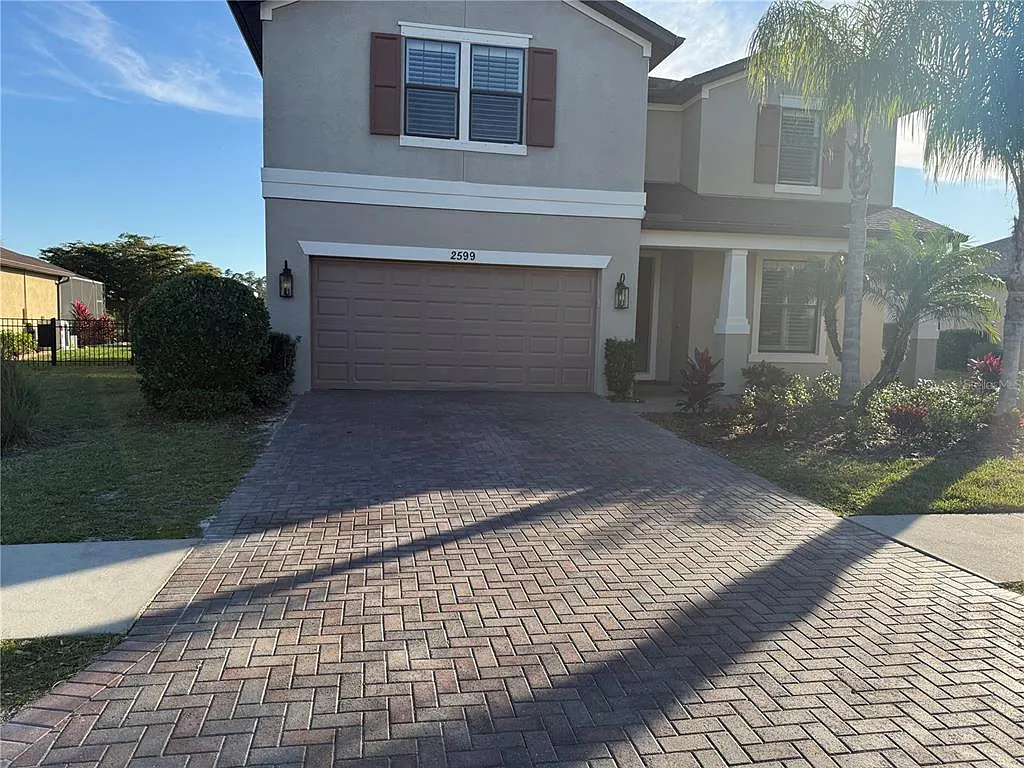 4 bed, 2.5 bath, 2856 sqft, $2,700 — Photo 2