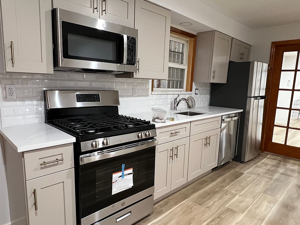 1st image of 13 Calumet St Floor 1