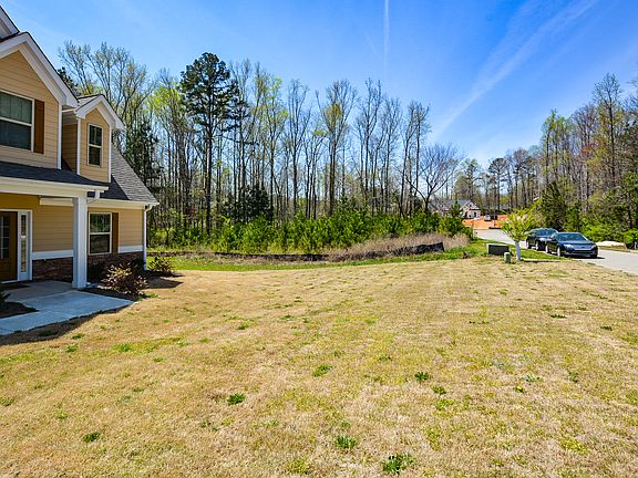 4th image of 423 Mary Hill Ln