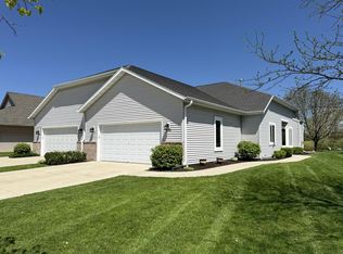 2148 Broken Hill Rd, Waukesha, WI 53188