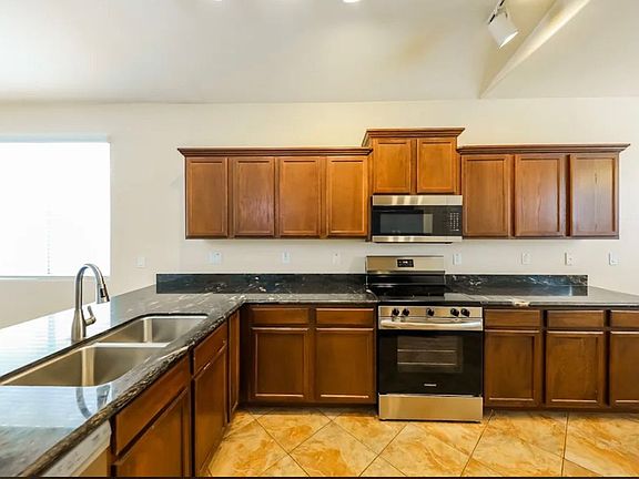 3rd image of 10236 W Hilton Ave