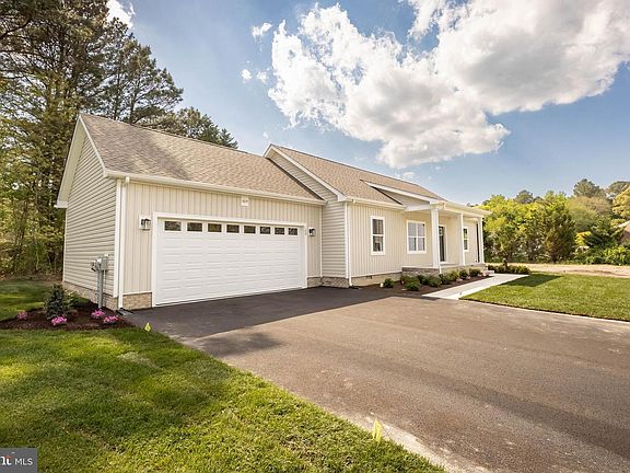 3rd image of 129 Holly Hill Ct