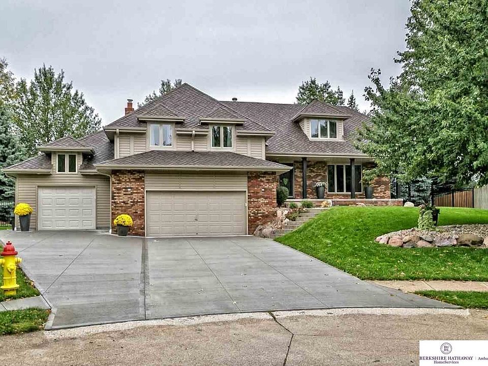 1st image of 711 S 156th Avenue Cir