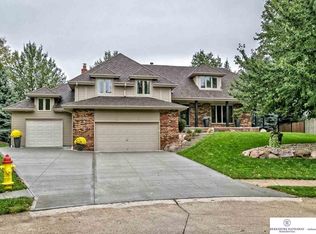 711 S 156th Avenue Cir, Omaha, NE 68118
