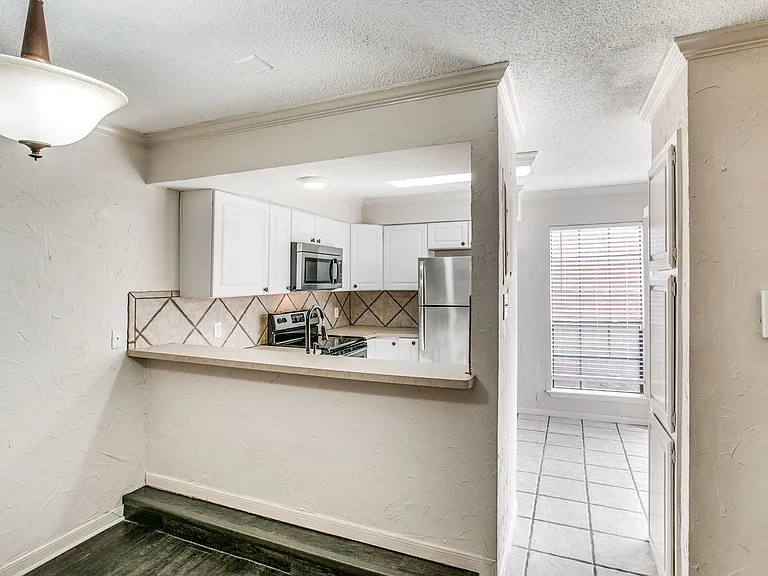 2621 Piedras Dr — Photo 6