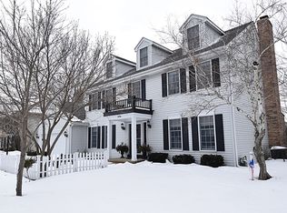 536 Highbury Ln, Geneva, IL 60134