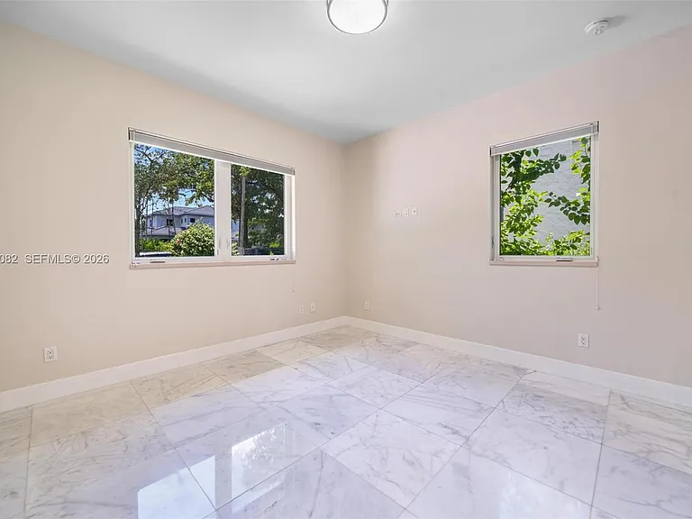 511 Madeira Ave — Photo 17