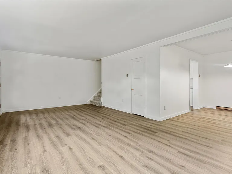 924 McPherson Ave — Photo 3