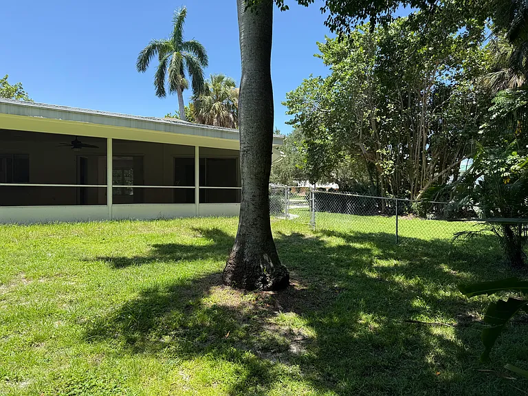 1 Indialucie Pkwy — Photo 38