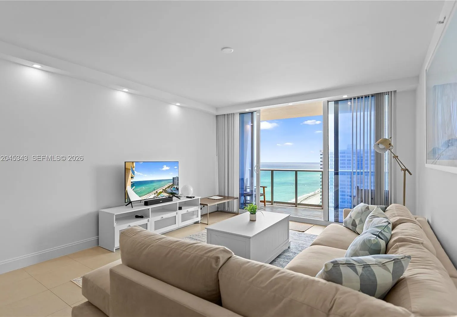 Wave Condo — Photo 3