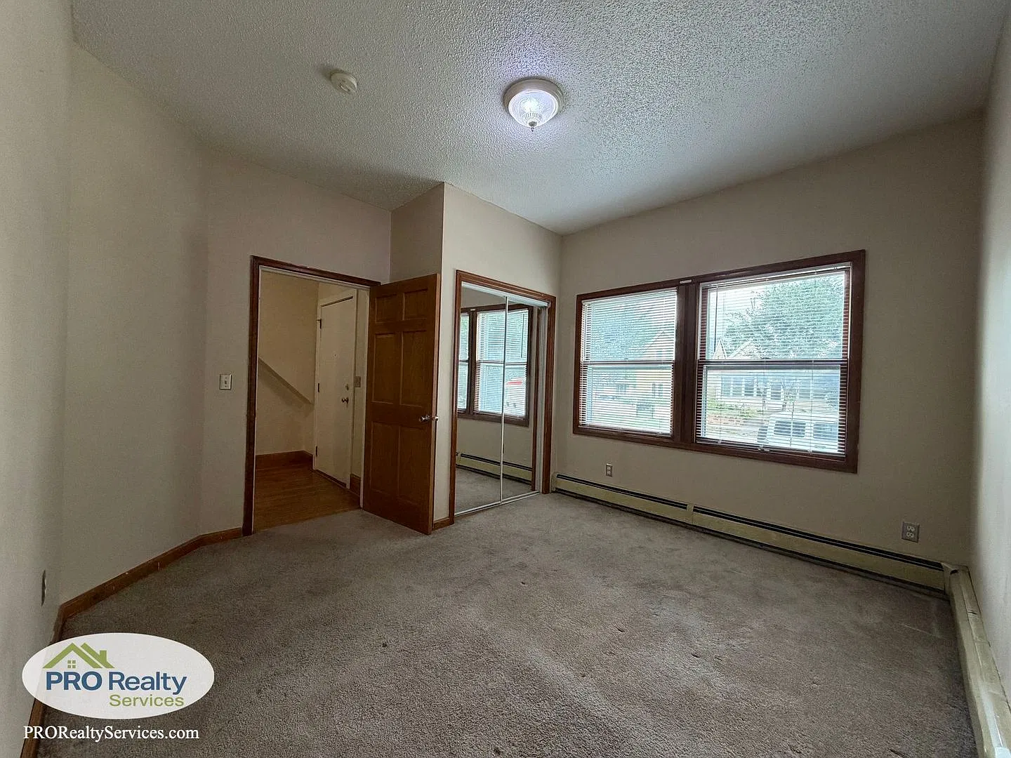 962 6th St E #1 — Photo 4