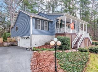 11 Mountain View Ln, Fletcher, NC 28732