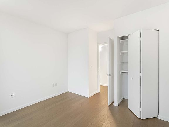 4th image of 1 Union Sq S APT 24H