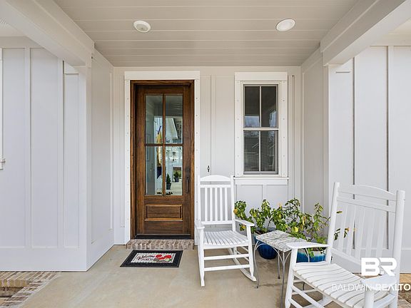 4th image of 953 Hibiscus Way