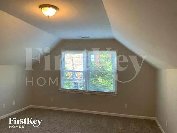 1520 Maplewood Ct — Photo 6