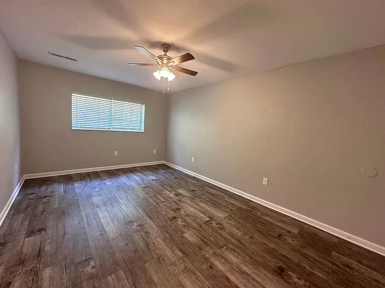 1415-1437 Dutch Valley Dr — Photo 11