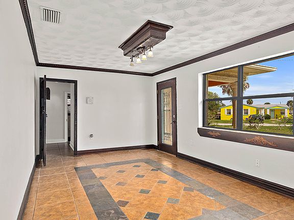 3rd image of 31 Byron Ellinor Dr