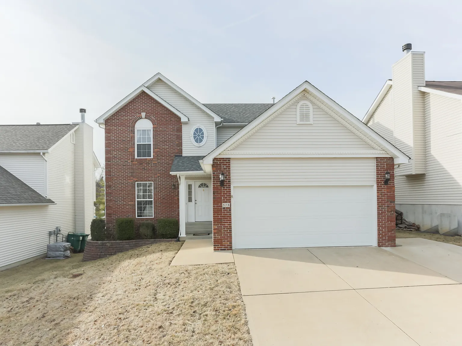 576 Winter Bluff Dr photo 1